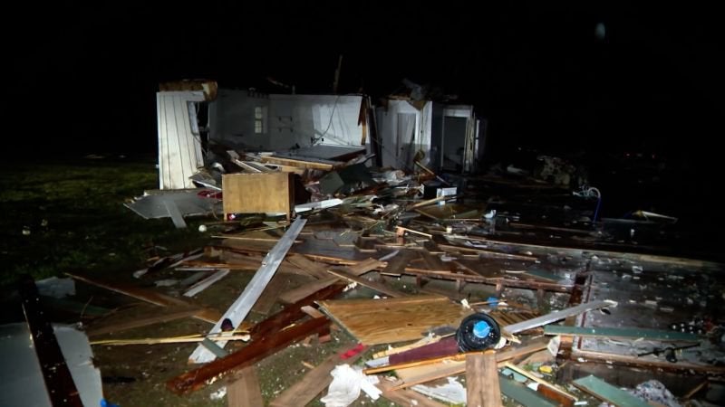 Tornadoes hit Texas, Oklahoma and Arkasas: At least 1 dead, multiple ...